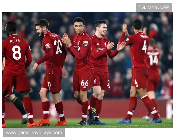 利物浦右路直塞撕开防线，配合默契见成效