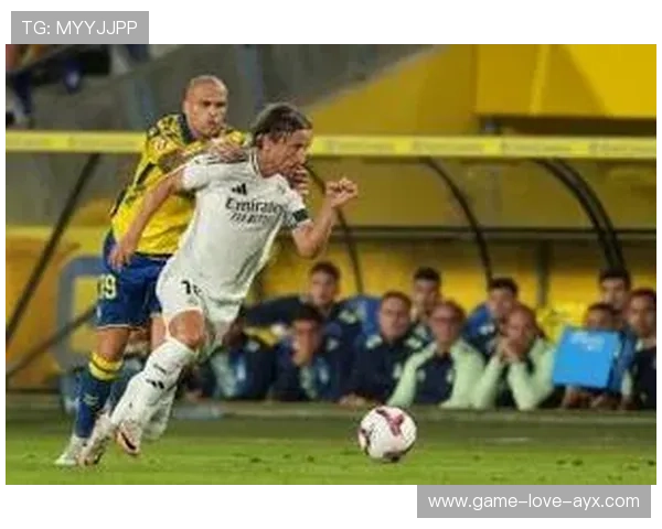 维尼修斯弧顶爆射皇马锁定胜局