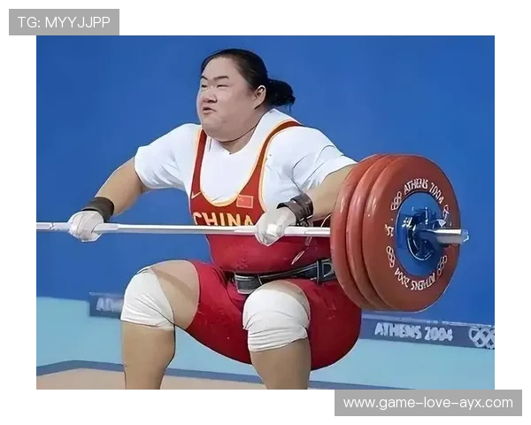 全国举重赛出现 14 岁怪物