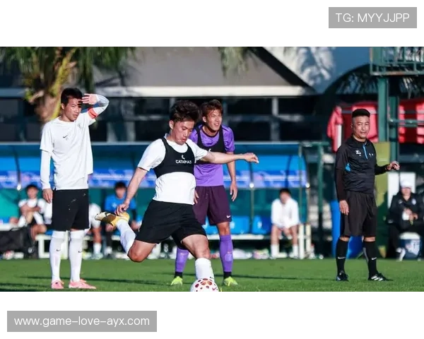 斯坦丘正式亮相大连英博，领衔中场参与整体进攻演练