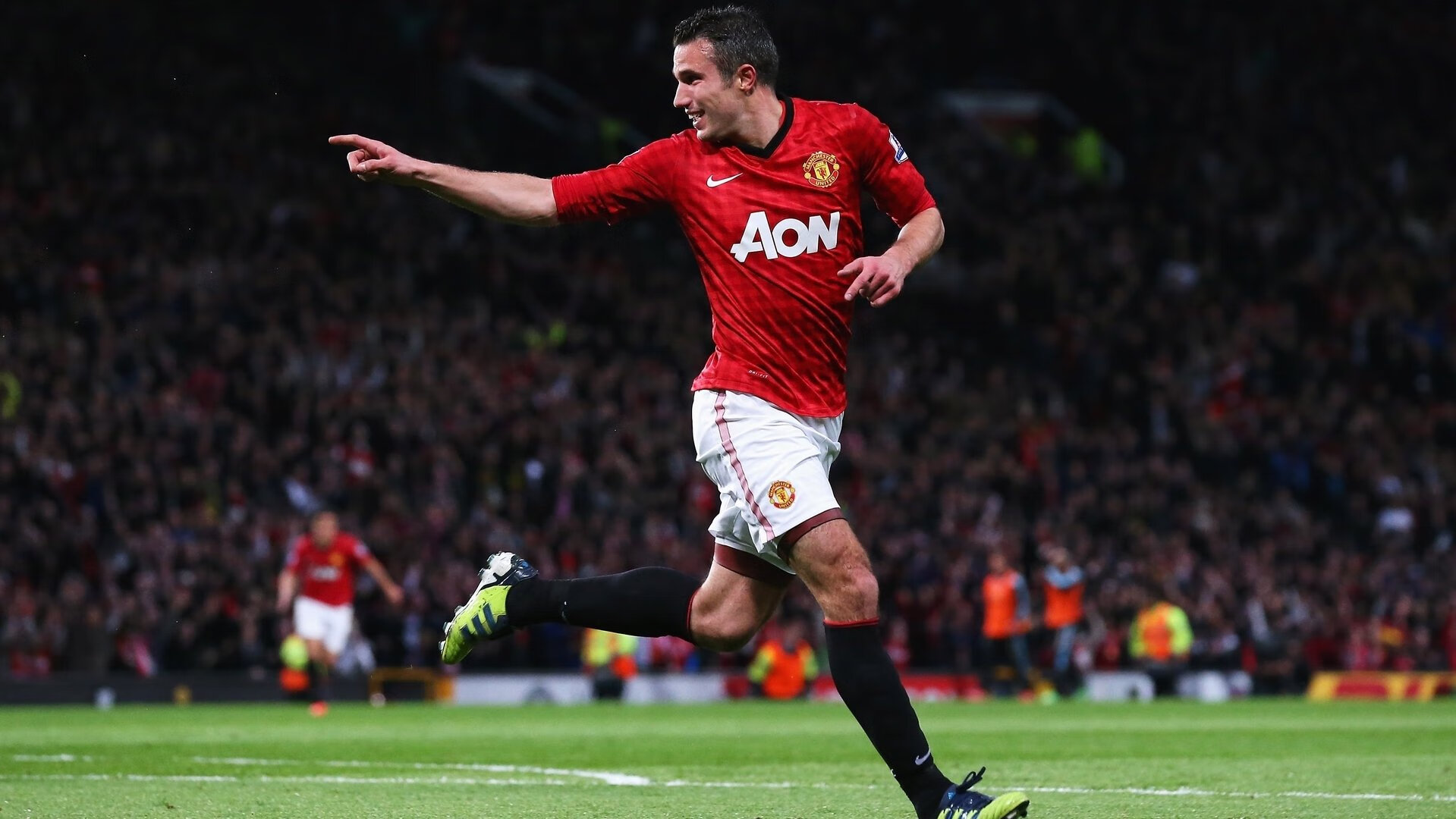 中国足球比赛火爆热播，球员表现逐渐成熟，中国足球队的比赛